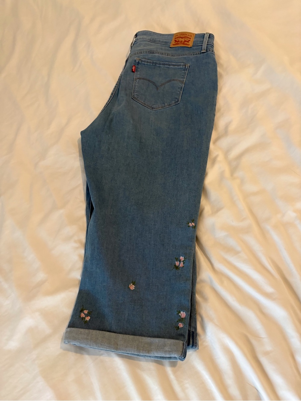 Levi's Light Blue Cropped Embroidered Capri Jeans - Picture 3 of 5